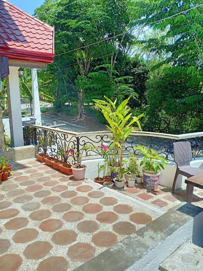El Castillo Bed And Breakfast Angono Exterior foto