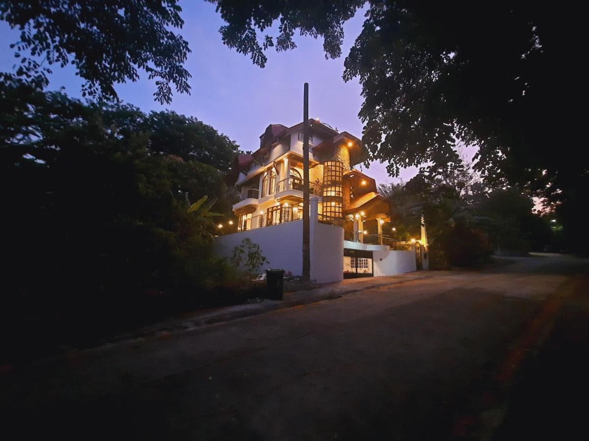 El Castillo Bed And Breakfast Angono Exterior foto